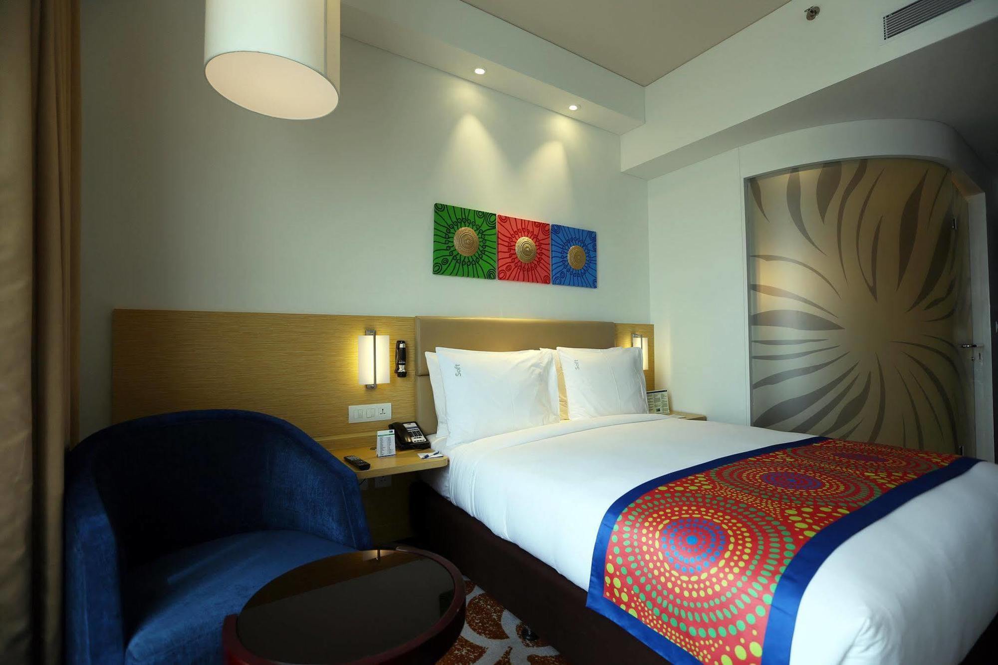 Holiday Inn Express Chennai Old Mahabalipuram Road Exterior photo